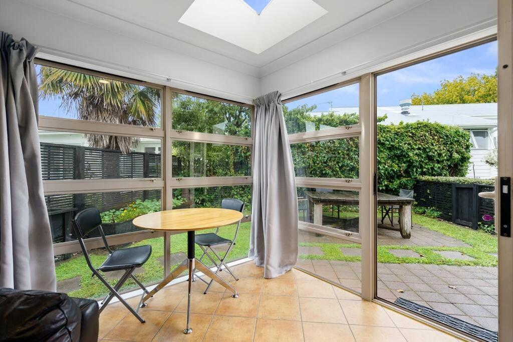 קיימברידג' Sunny, Quiet, 2-Bedroom Unit In Fabulous Location! מראה חיצוני תמונה